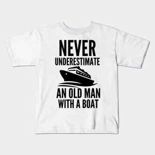 Never underestimate an old man with a boat Kids T-Shirt